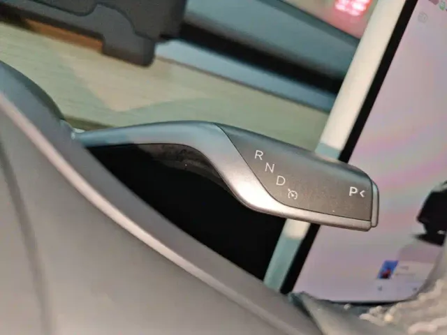 Tesla Model Y 2023 Rear-Wheel Drive Edition — Фото автомобиля 13
