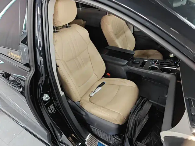 Toyota Sienna — Фото автомобиля 24