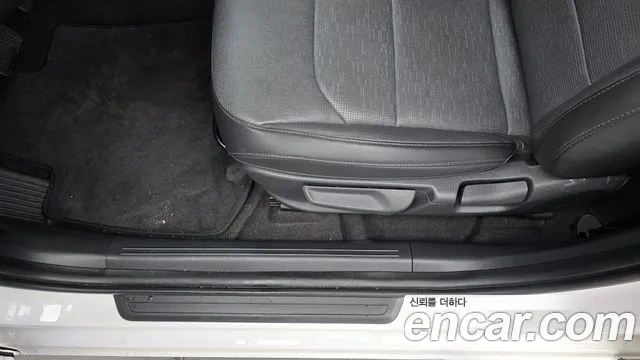 Kia Niro — Фото автомобиля 30