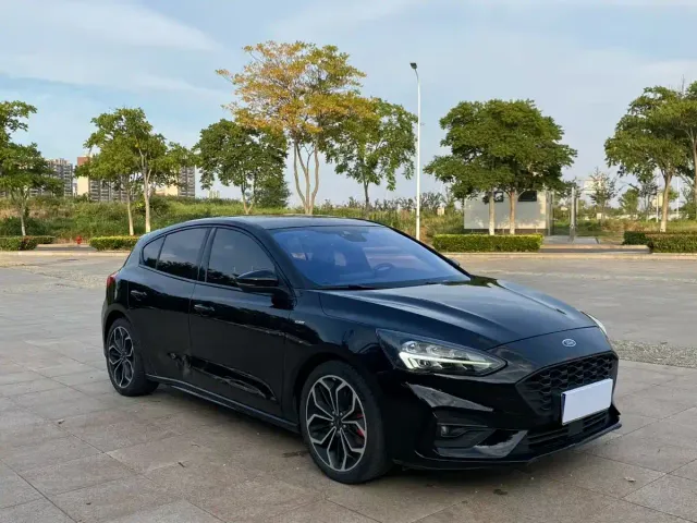 Ford Focus — Фото автомобиля 3