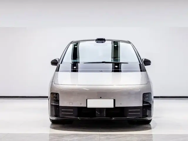 Li Auto MEGA — Фото автомобиля 3