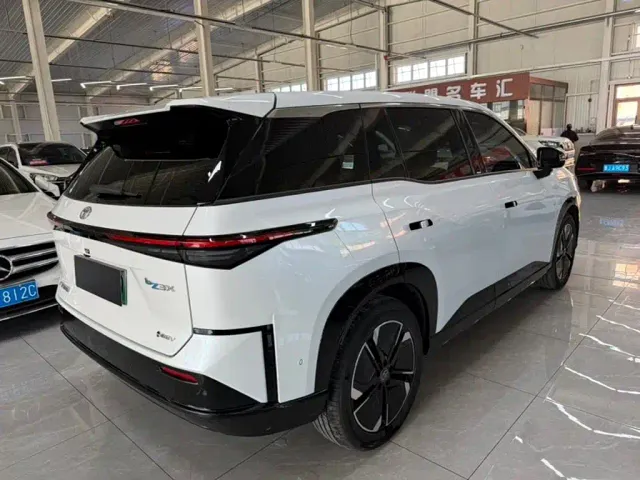 Toyota bZ3 — Фото автомобиля 9