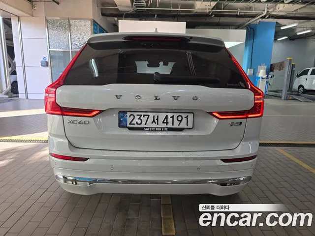 Volvo XC60 2nd Gen — Фото автомобиля 3