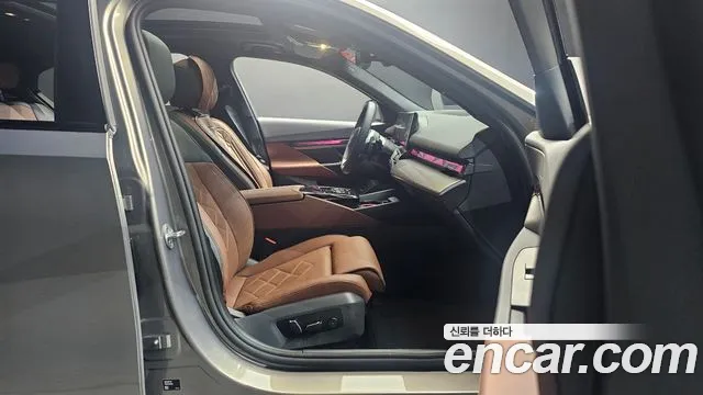 BMW 5-Series 5 серия (G60) 530i xDrive M Sport — Фото автомобиля 25