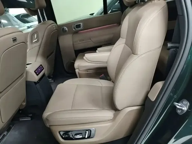 Li Auto L9 — Фото автомобиля 16