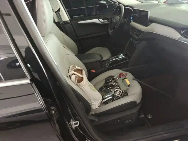 Ford Escape — Фото автомобиля 24