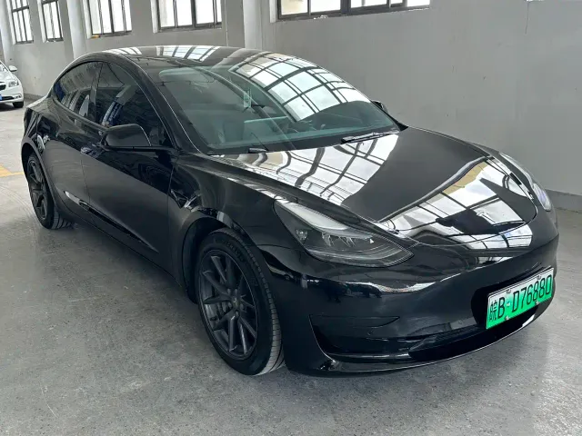 Tesla Model 3 — Фото автомобиля 3