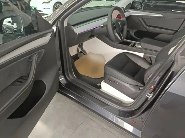 Tesla Model Y — Фото автомобиля 15