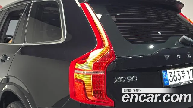 Volvo XC90 — Фото автомобиля 8