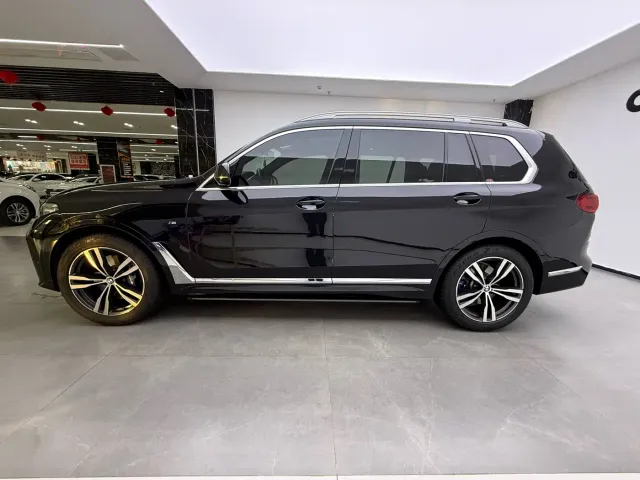 BMW X7 — Фото автомобиля 10