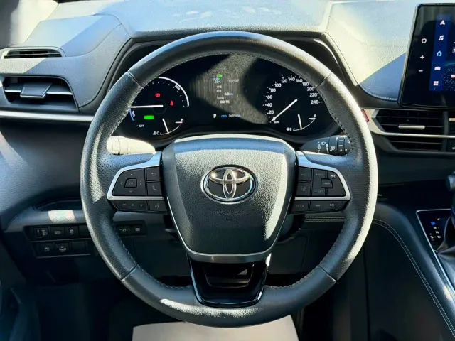Toyota Sienna — Фото автомобиля 7