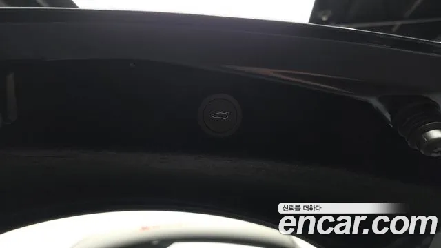 Tesla Model 3 — Фото автомобиля 28