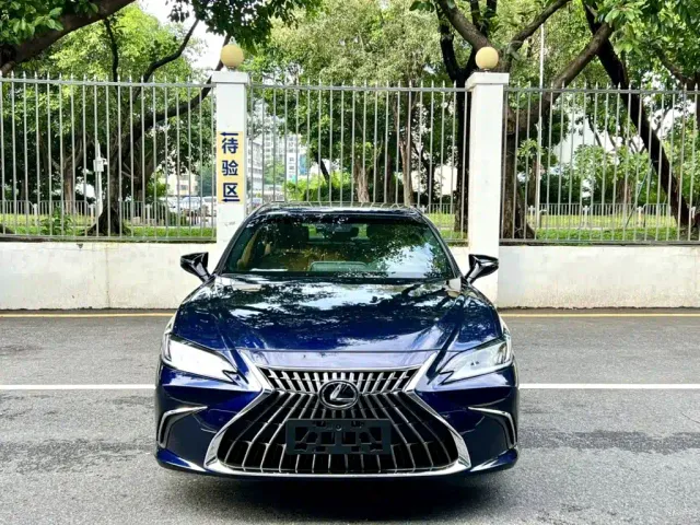 Lexus ES — Фото автомобиля 2
