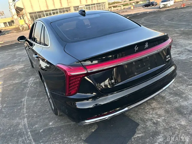 Hongqi H5 — Фото автомобиля 14