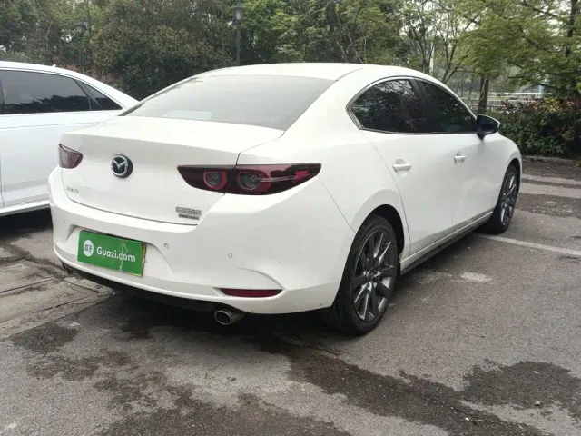 Mazda Axela — Фото автомобиля 4