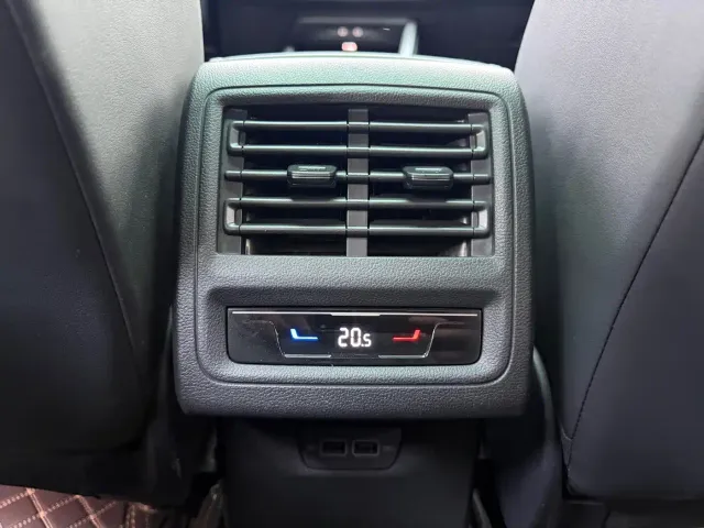 Volkswagen Golf — Фото автомобиля 16