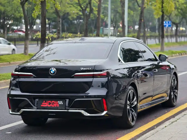 BMW 7 Series — Фото автомобиля 19