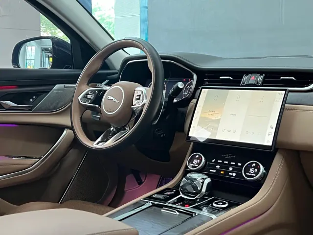 Jaguar XFL — Фото автомобиля 10
