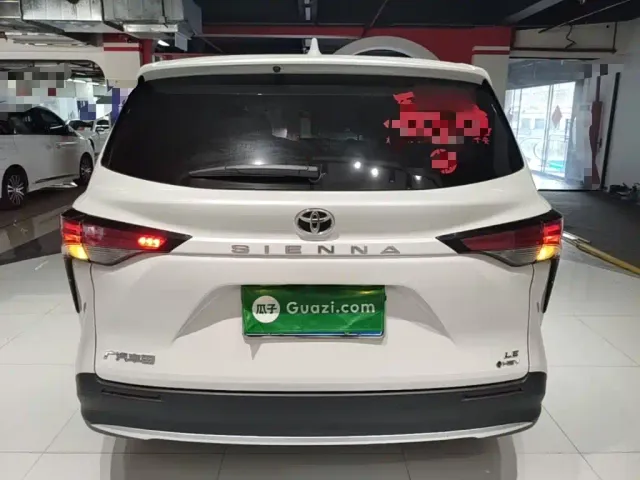 Toyota Sienna — Фото автомобиля 5