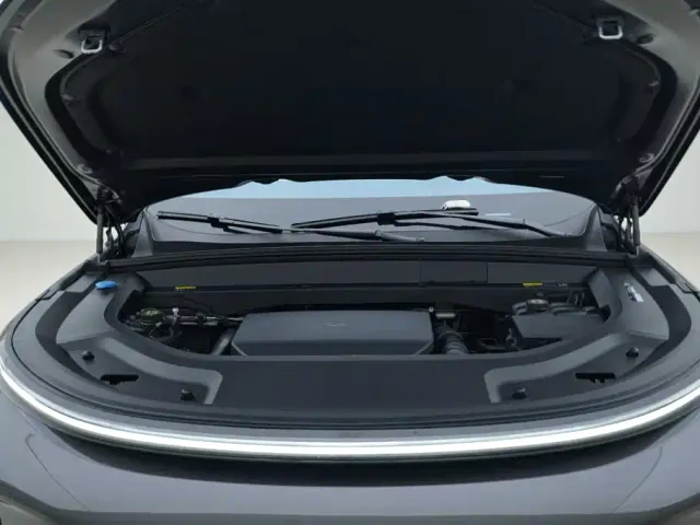 Li Auto L8 — Фото автомобиля 7