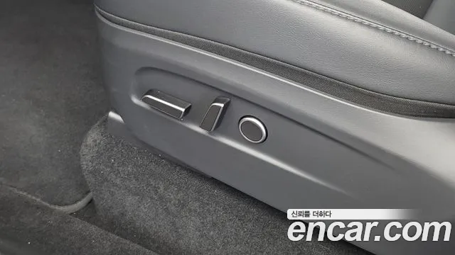 Tesla Model Y — Фото автомобиля 29