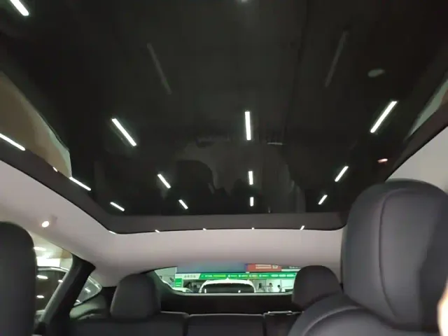 Tesla Model Y — Фото автомобиля 17