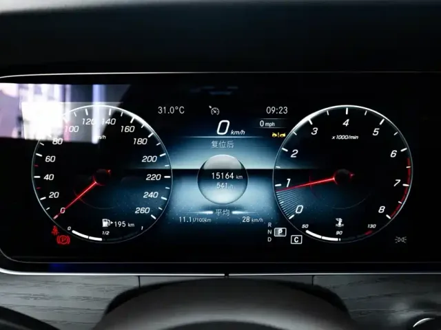 Mercedes-Benz E-Class — Фото автомобиля 13