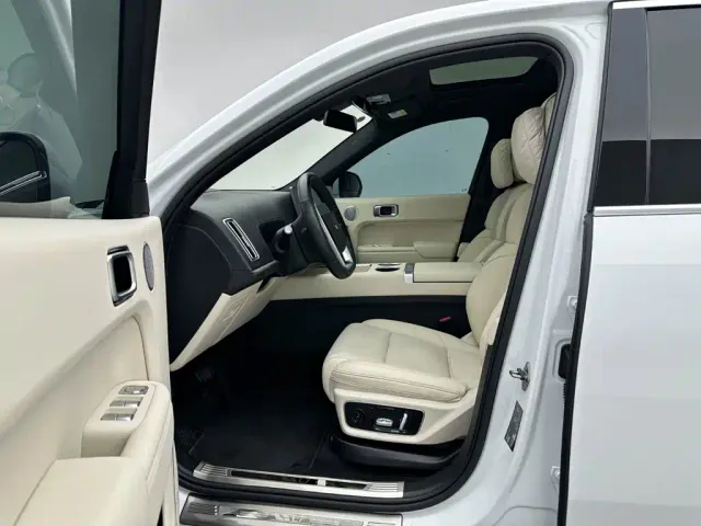 Li Auto L7 — Фото автомобиля 10