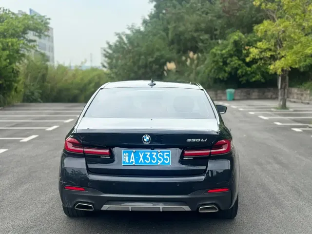 BMW 5 Series — Фото автомобиля 5