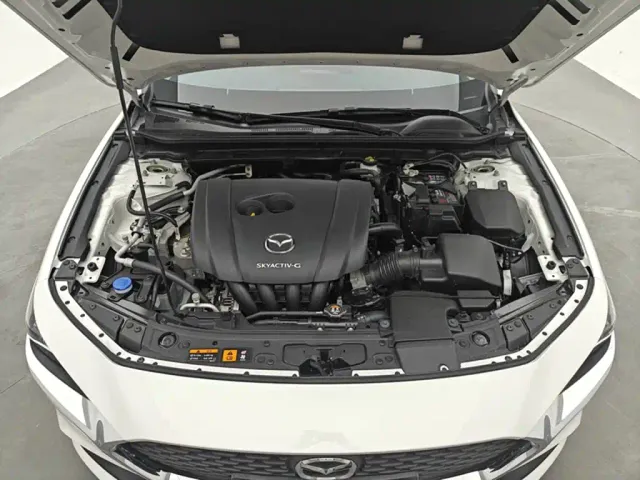 Mazda Axela — Фото автомобиля 10