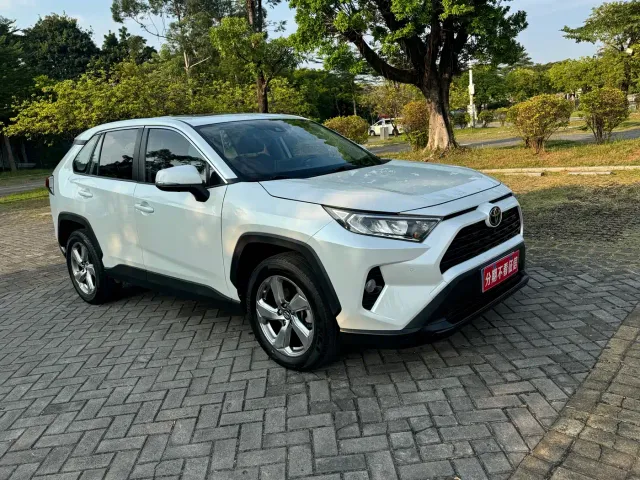 Toyota RAV4 — Фото автомобиля 8