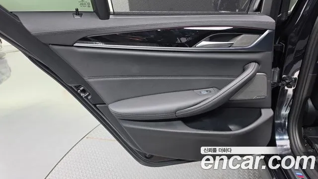 BMW 5 Series G30 — Фото автомобиля 14