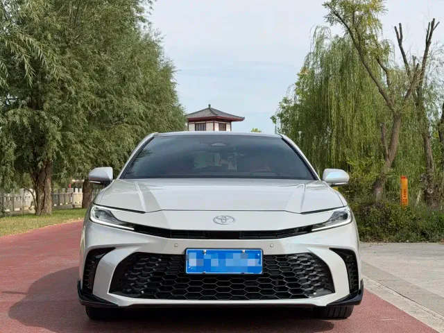 Toyota Camry — Фото автомобиля 2
