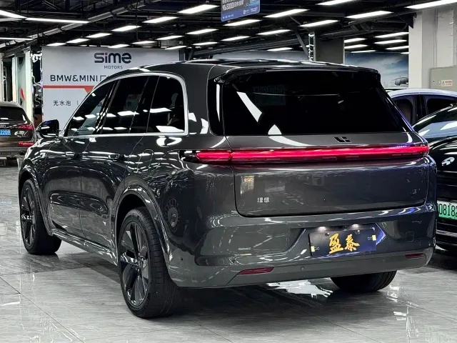 Li Auto L8 — Фото автомобиля 5