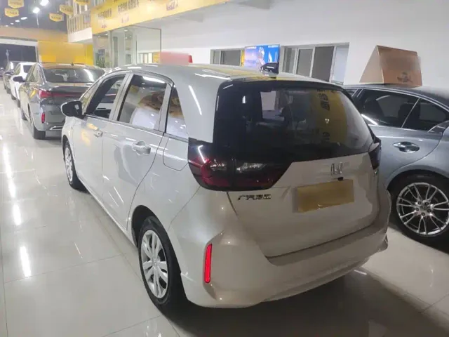 Honda Fit — Фото автомобиля 4
