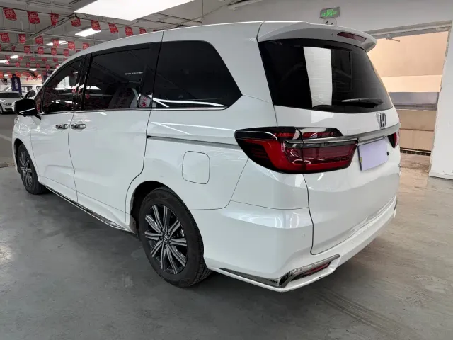 Honda Odyssey — Фото автомобиля 13