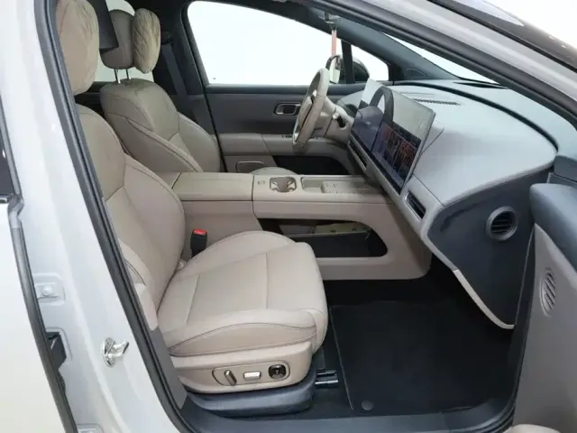Li Auto Li Auto i6 2025 4WD Base Model — Фото автомобиля 30