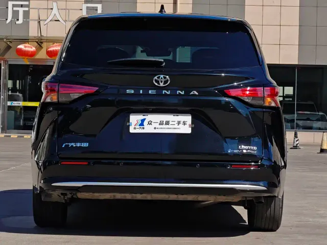 Toyota Sienna — Фото автомобиля 5