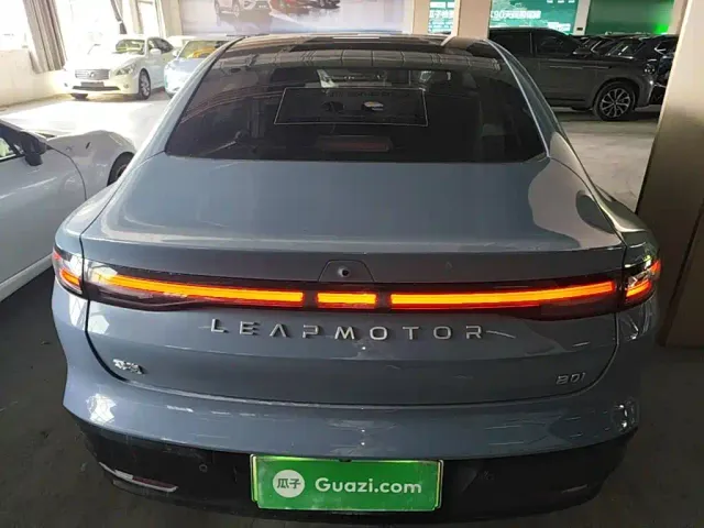 Leapmotor B01 — Фото автомобиля 5