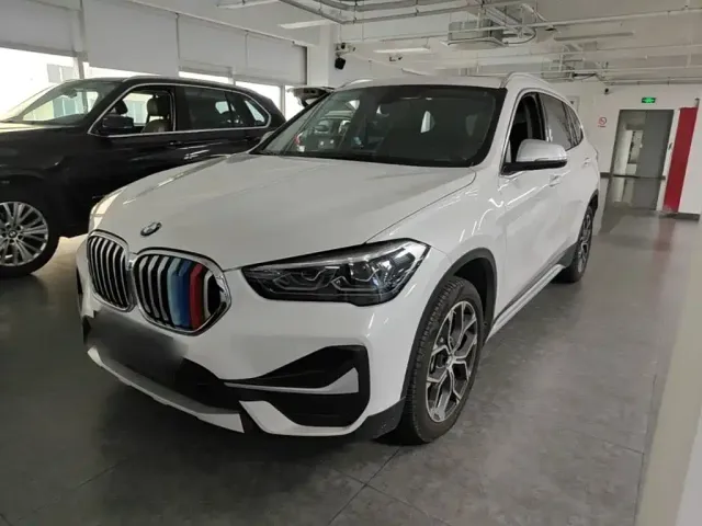 Фотография автомобиля — BMW X1