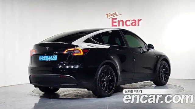 Tesla Model Y — Фото автомобиля 2