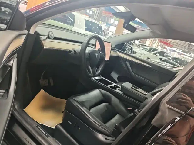 Tesla Model Y — Фото автомобиля 15
