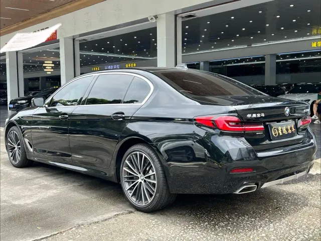 BMW 5 Series — Фото автомобиля 17