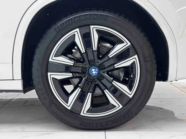 BMW iX3 — Фото автомобиля 6