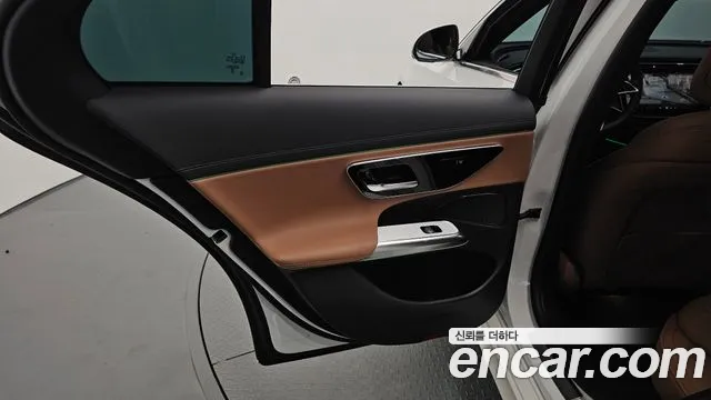 Mercedes-Benz E-Class — Фото автомобиля 22
