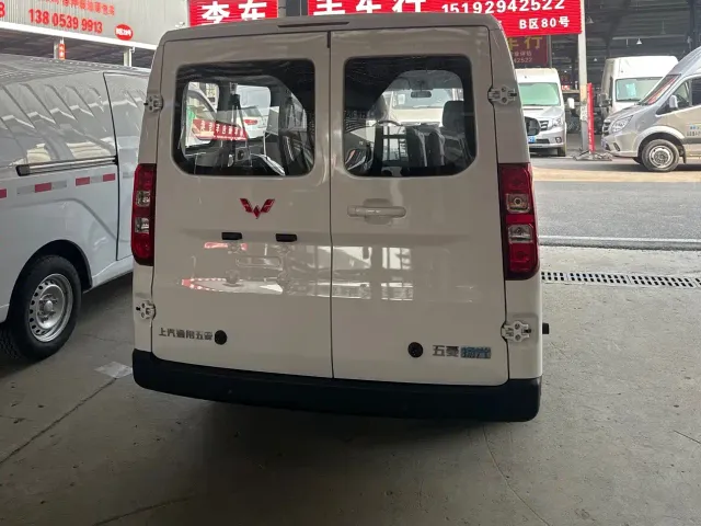 Wuling Yangguang — Фото автомобиля 4