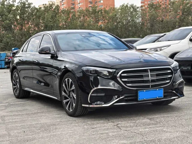 Mercedes-Benz E-Class — Фото автомобиля 3