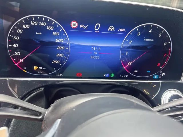 Mercedes-Benz E-Class — Фото автомобиля 8