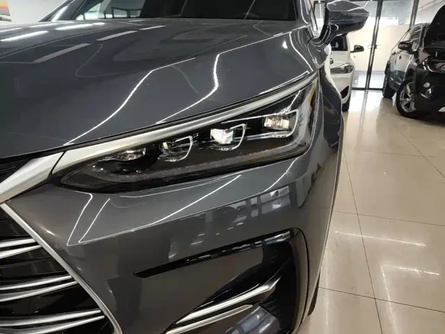 BYD Tang — Фото автомобиля 23