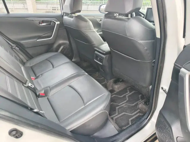 Toyota RAV4 — Фото автомобиля 15